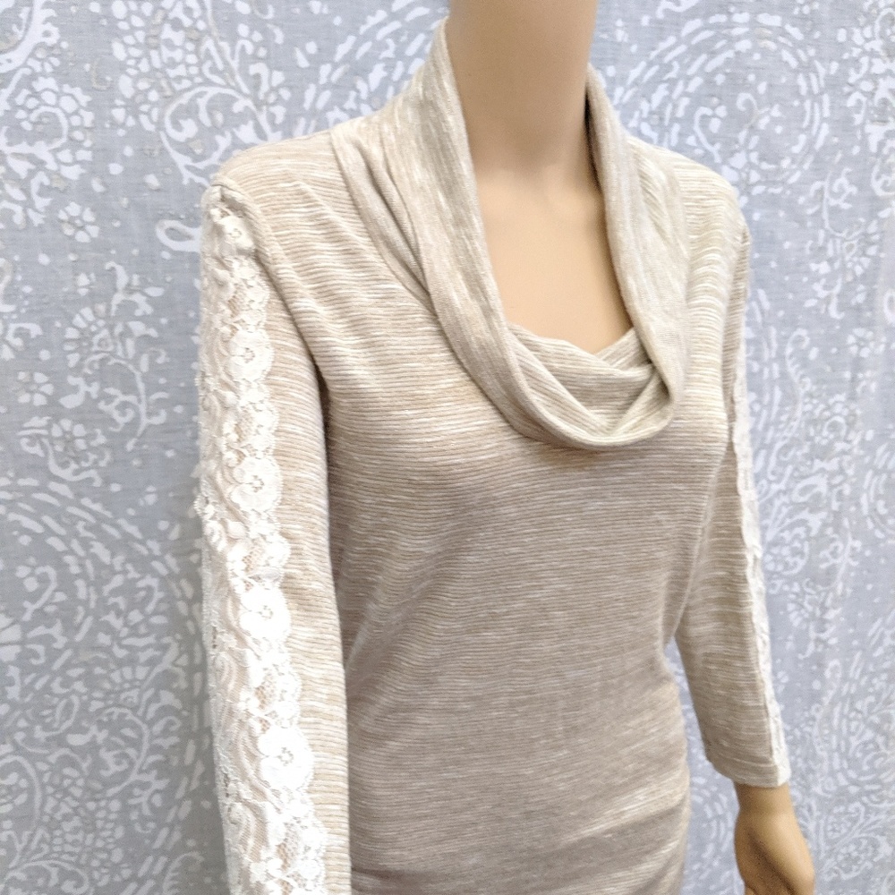 🌼3/$28🌼Lace Sleeve Cowl Neck Blouse